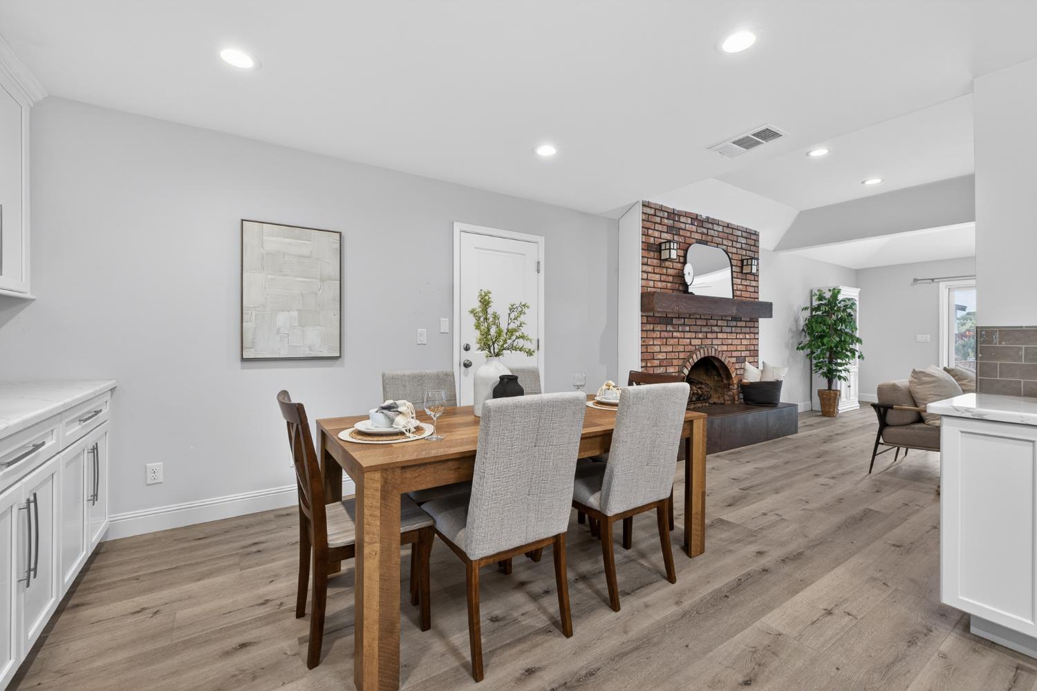 6160 N Sheridan Rd, Clovis, CA 93619