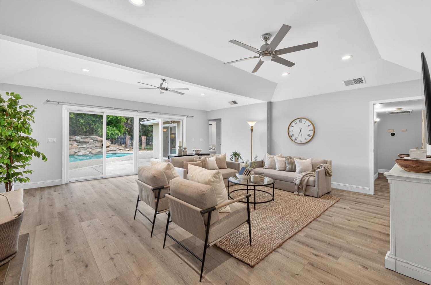 6160 N Sheridan Rd, Clovis, CA 93619