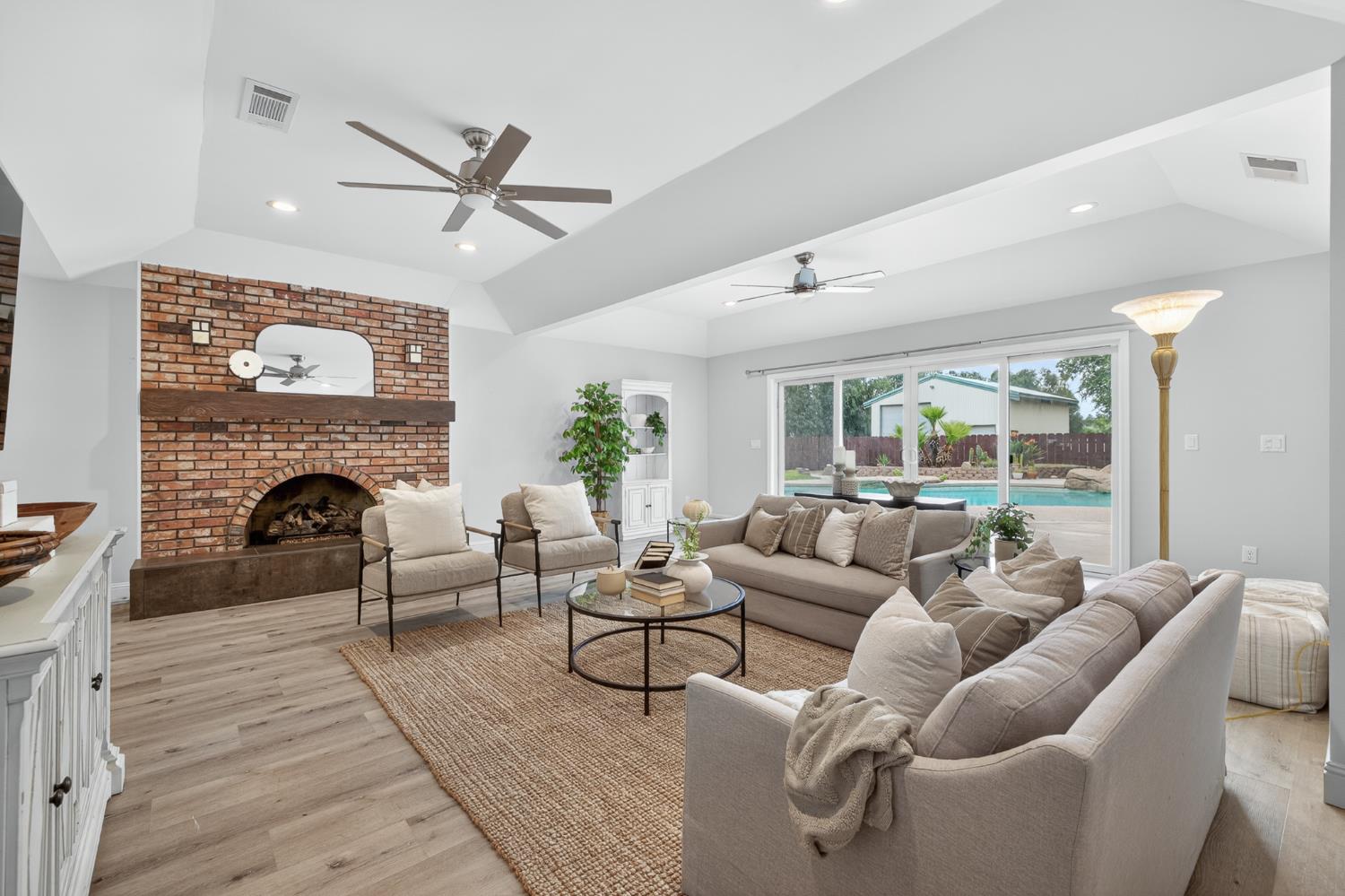 6160 N Sheridan Rd, Clovis, CA 93619