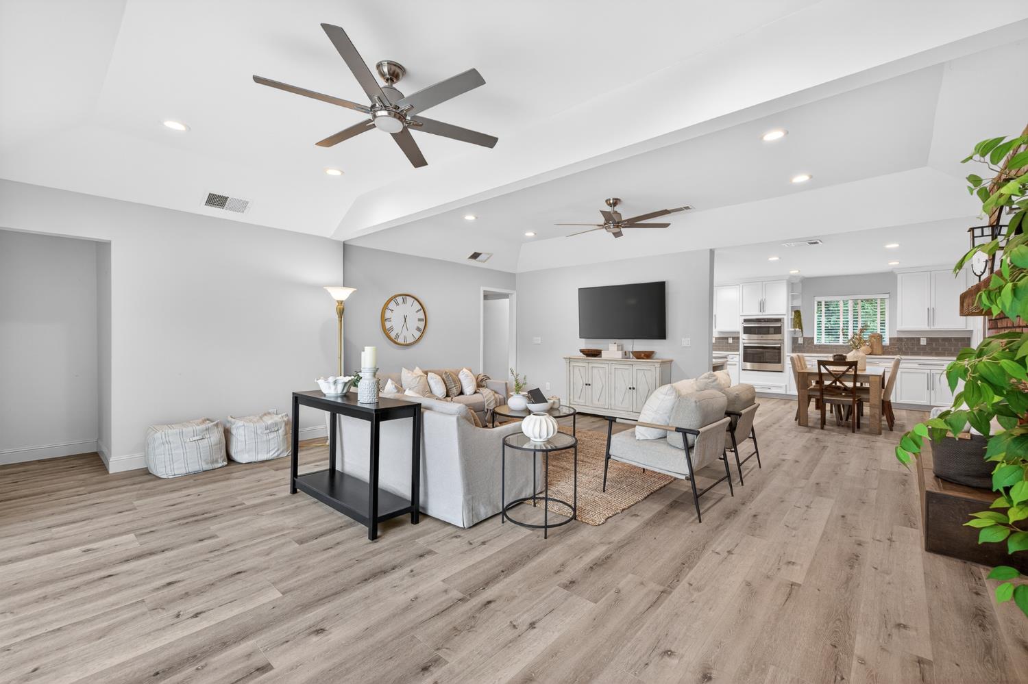 6160 N Sheridan Rd, Clovis, CA 93619