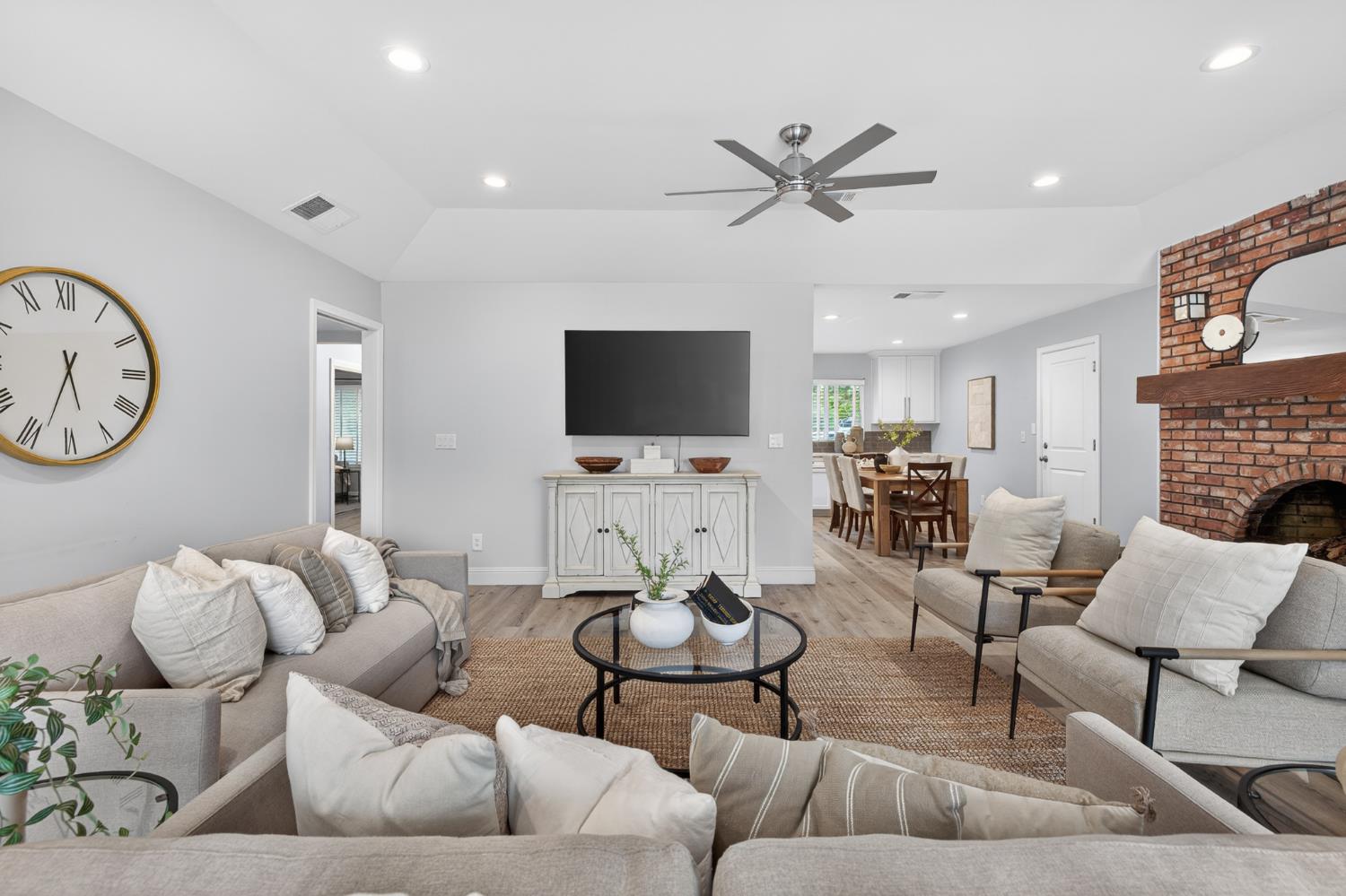 6160 N Sheridan Rd, Clovis, CA 93619