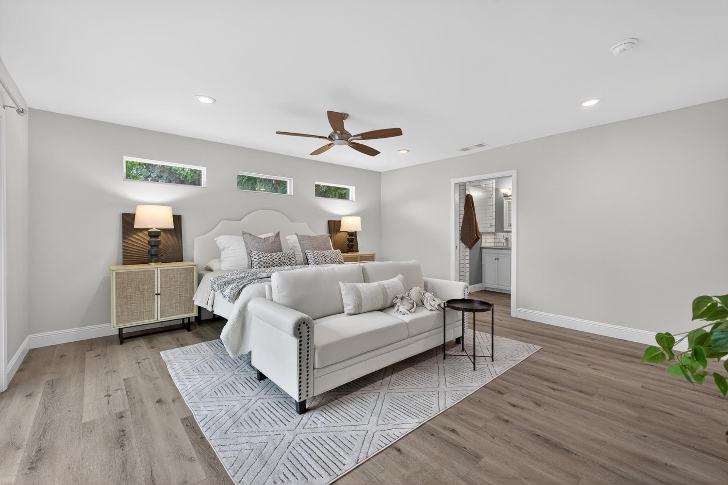 6160 N Sheridan Rd, Clovis, CA 93619