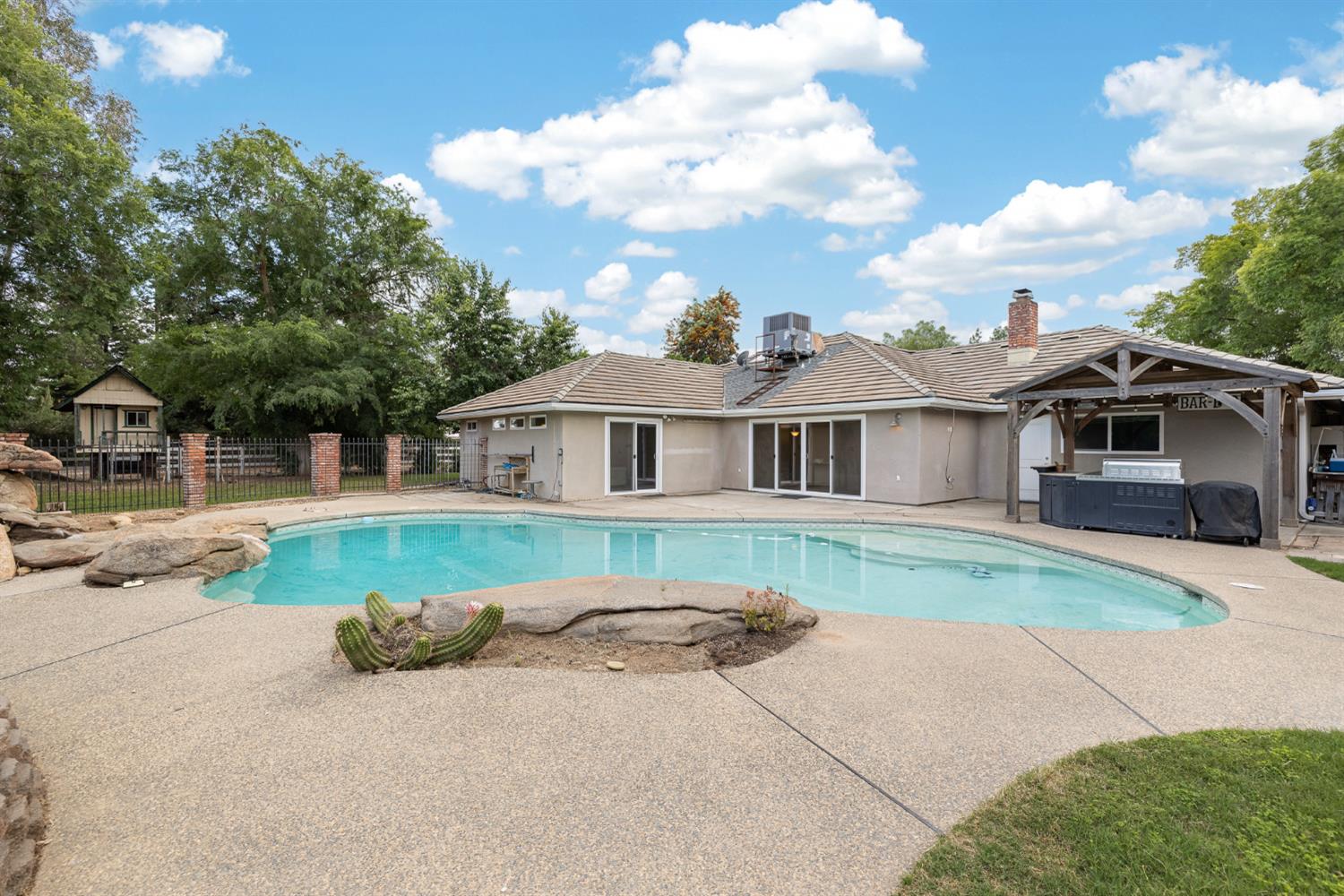 6160 N Sheridan Rd, Clovis, CA 93619