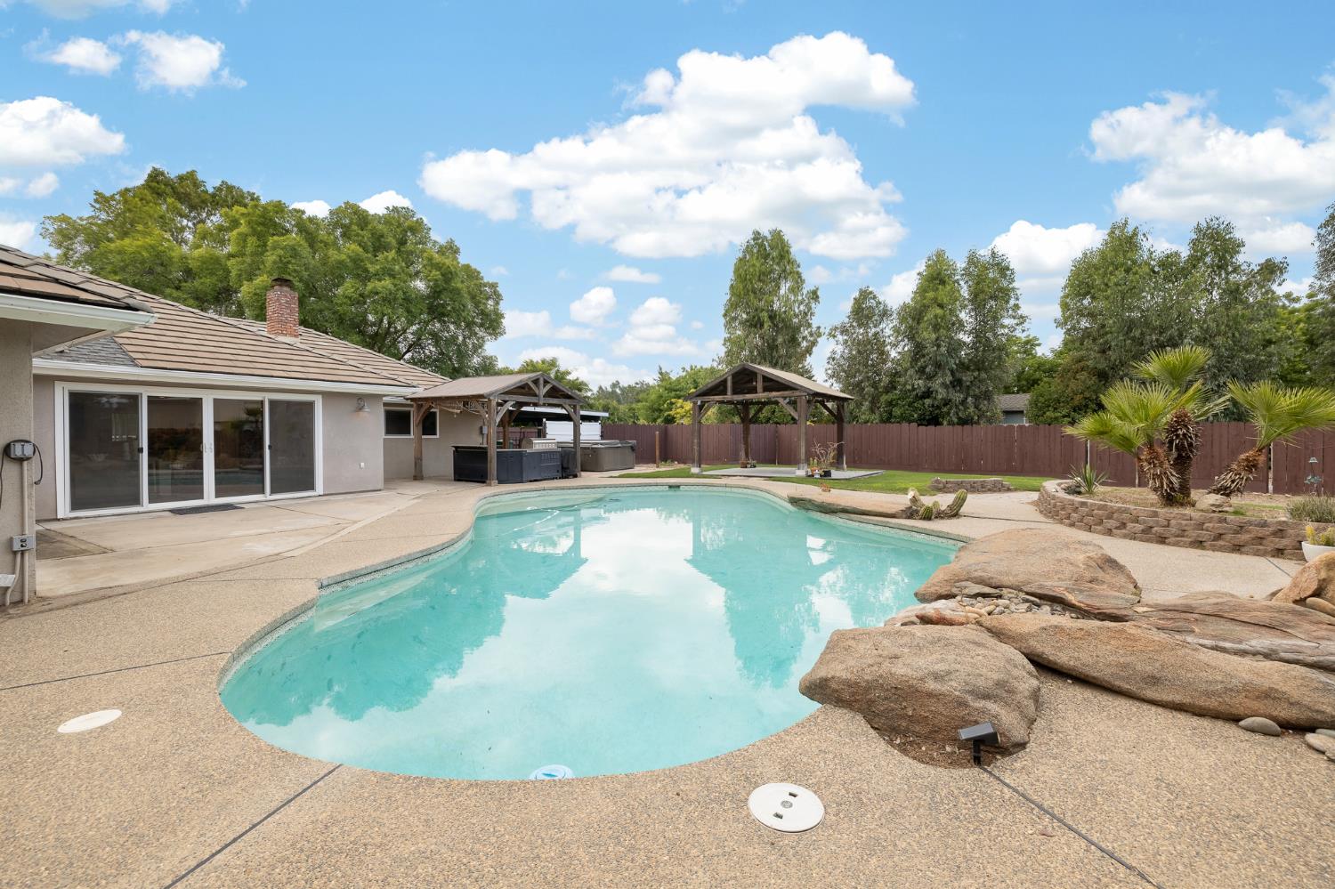 6160 N Sheridan Rd, Clovis, CA 93619