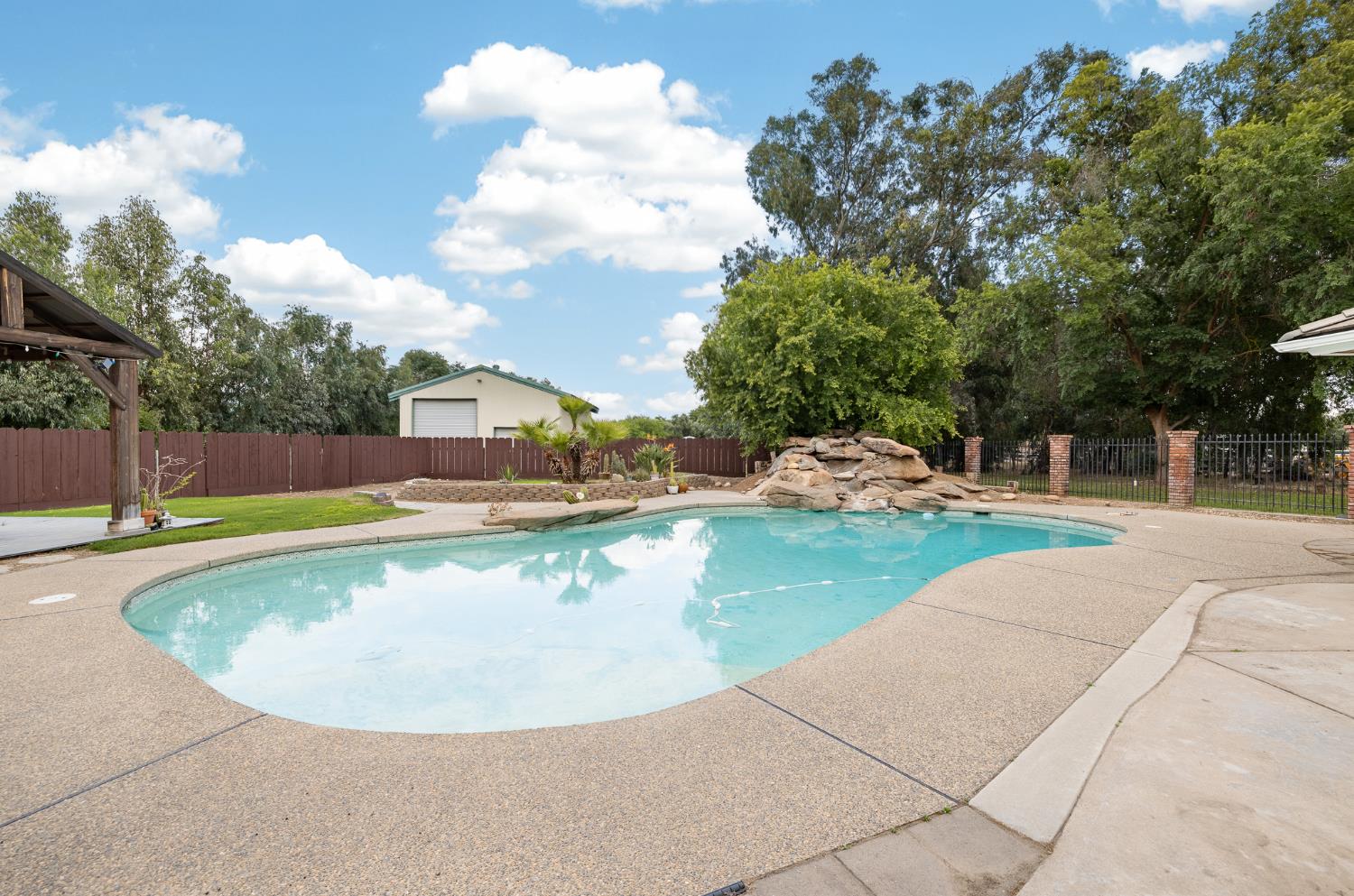 6160 N Sheridan Rd, Clovis, CA 93619