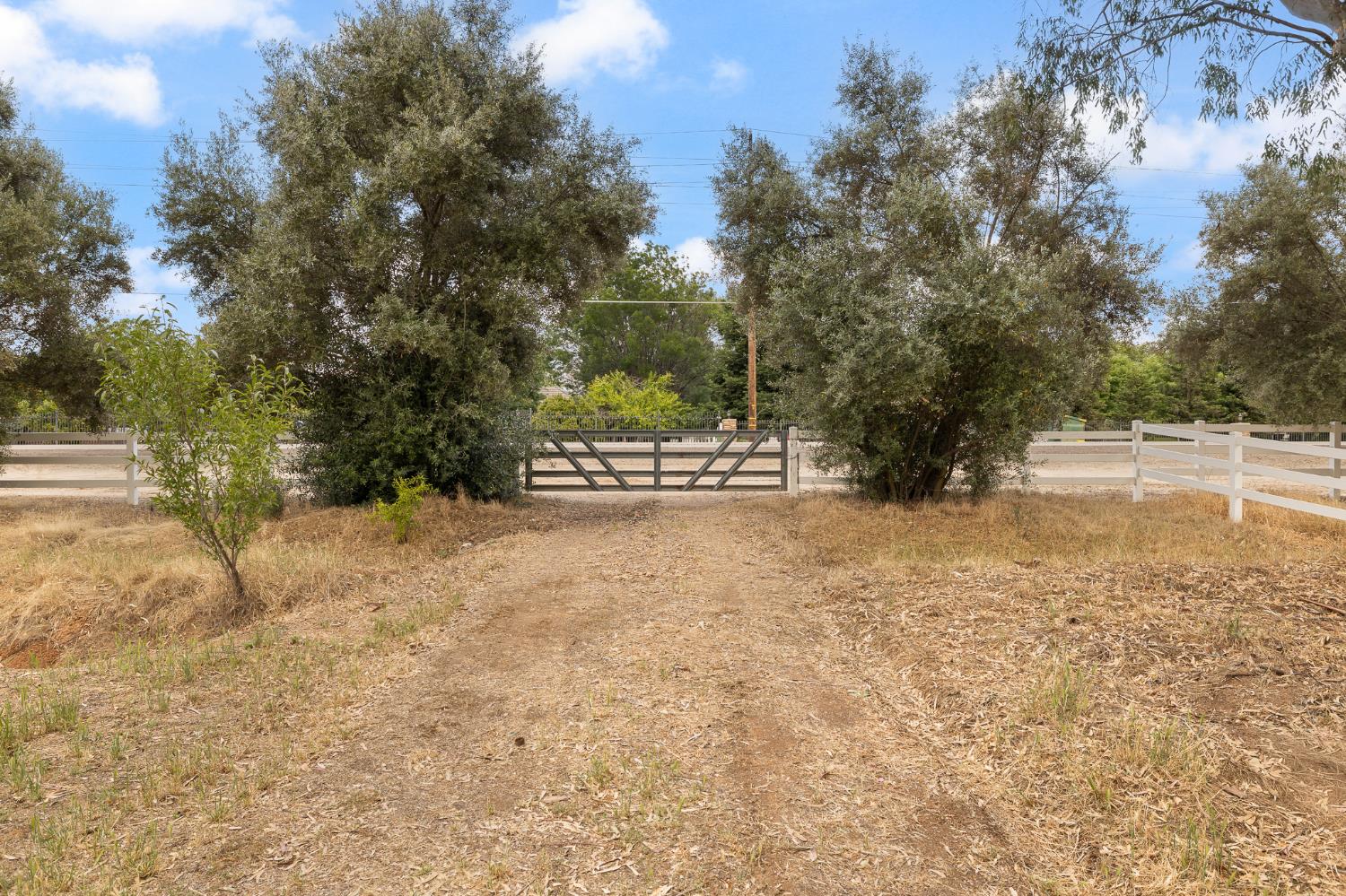 6160 N Sheridan Rd, Clovis, CA 93619
