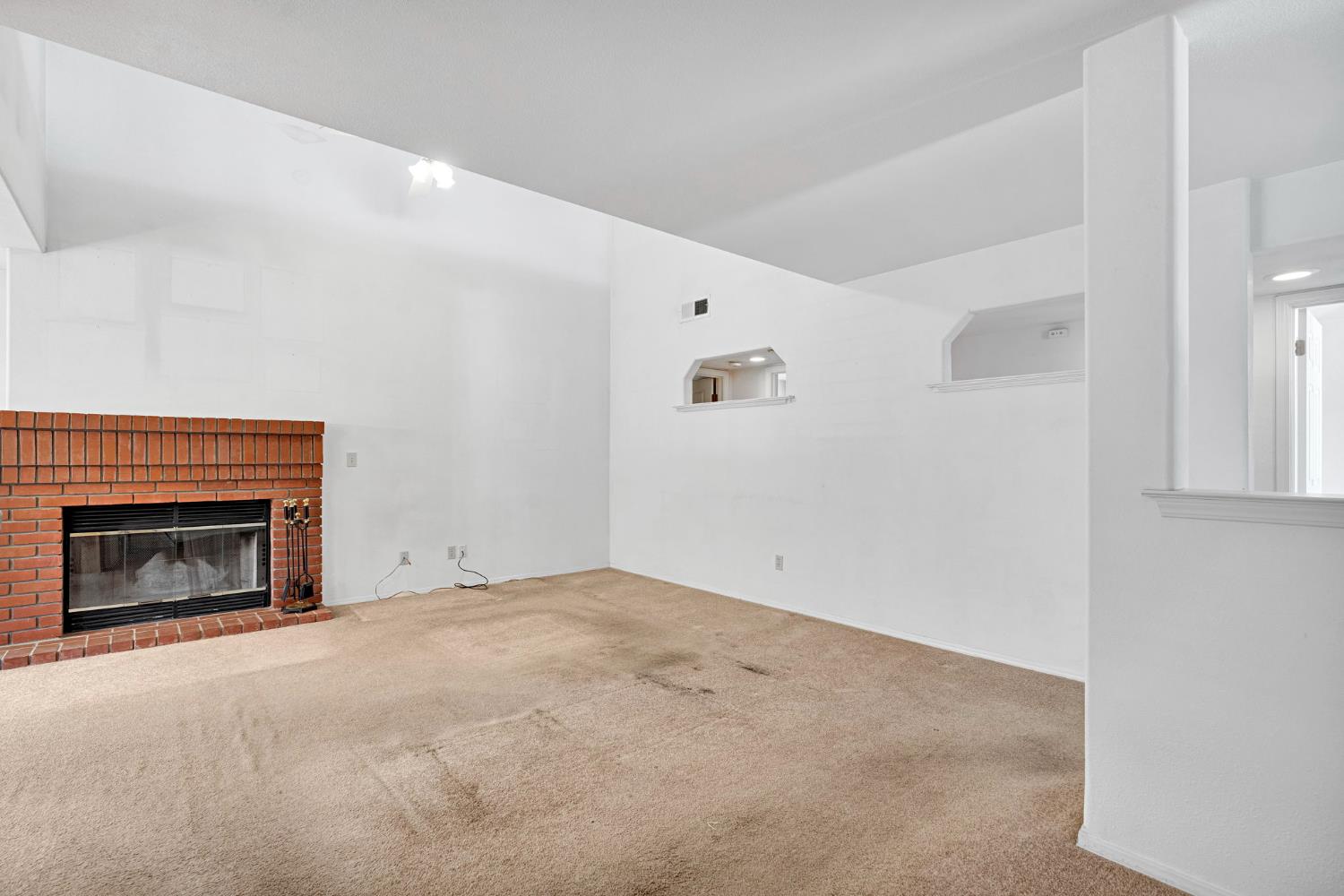 1315 E Loma Linda Ave, Fresno, CA 93720