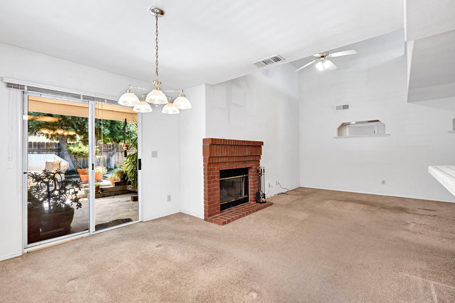 1315 E Loma Linda Ave, Fresno, CA 93720