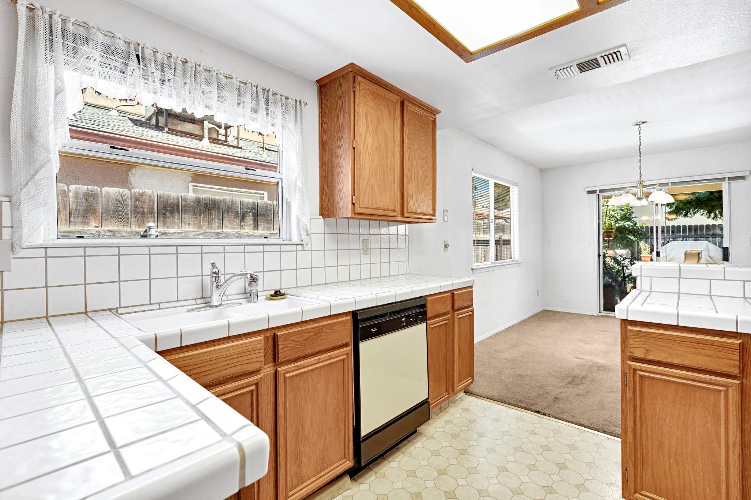 1315 E Loma Linda Ave, Fresno, CA 93720