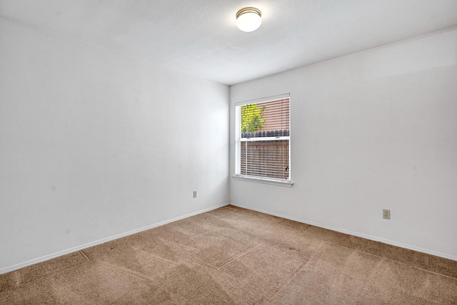 1315 E Loma Linda Ave, Fresno, CA 93720