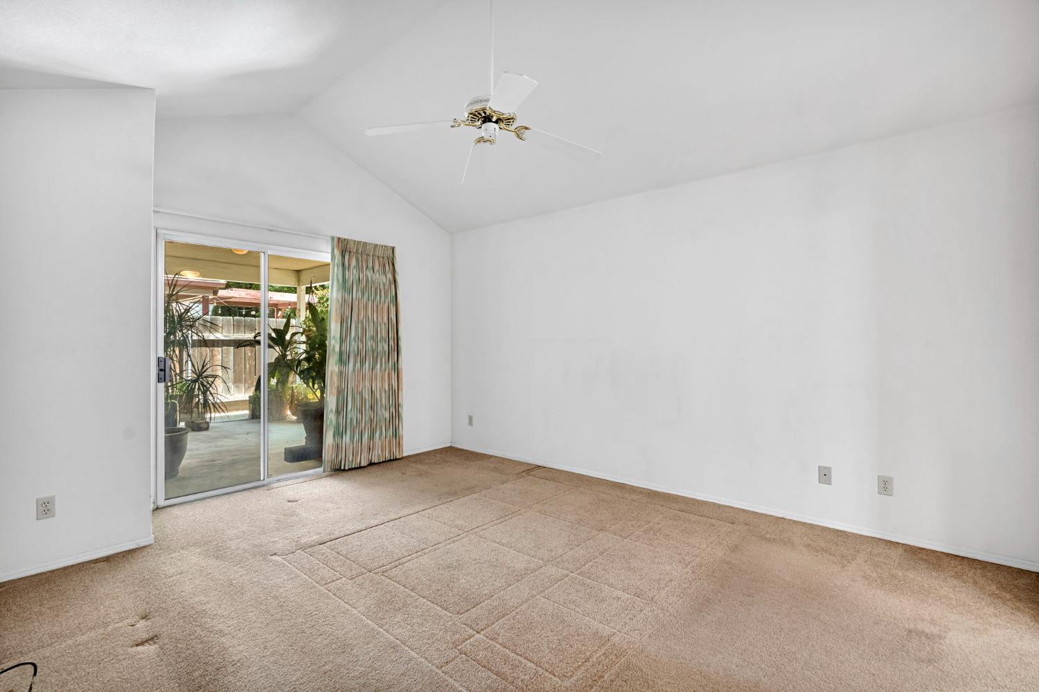 1315 E Loma Linda Ave, Fresno, CA 93720