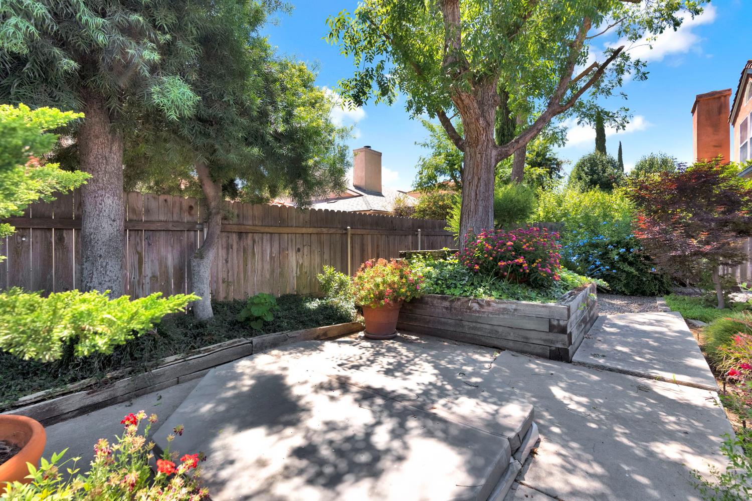 1315 E Loma Linda Ave, Fresno, CA 93720