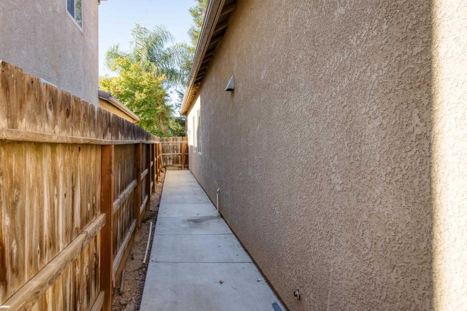6611 W Morris Ave, Fresno, CA 93723