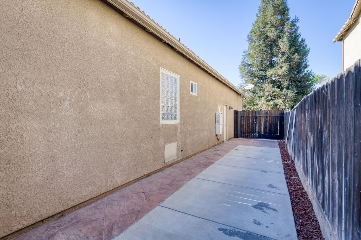 6611 W Morris Ave, Fresno, CA 93723