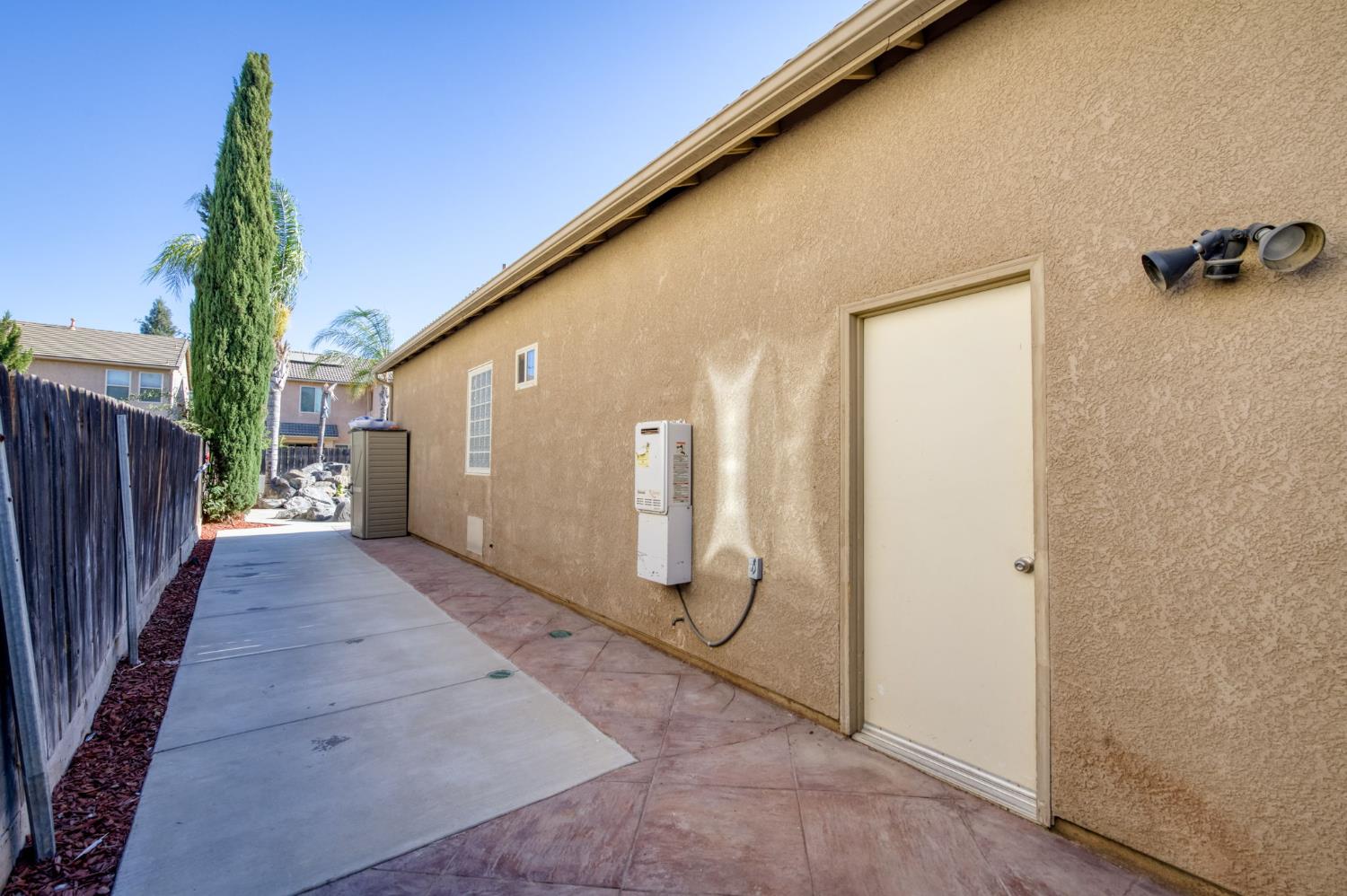 6611 W Morris Ave, Fresno, CA 93723