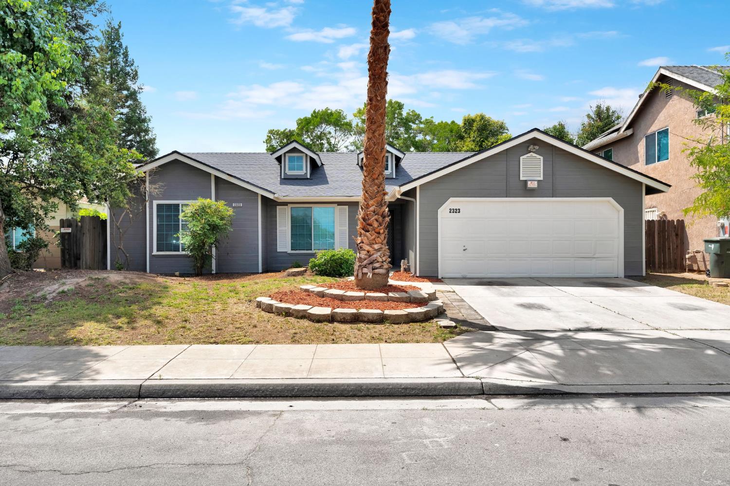2323 N Milburn Ave, Fresno, CA 93722