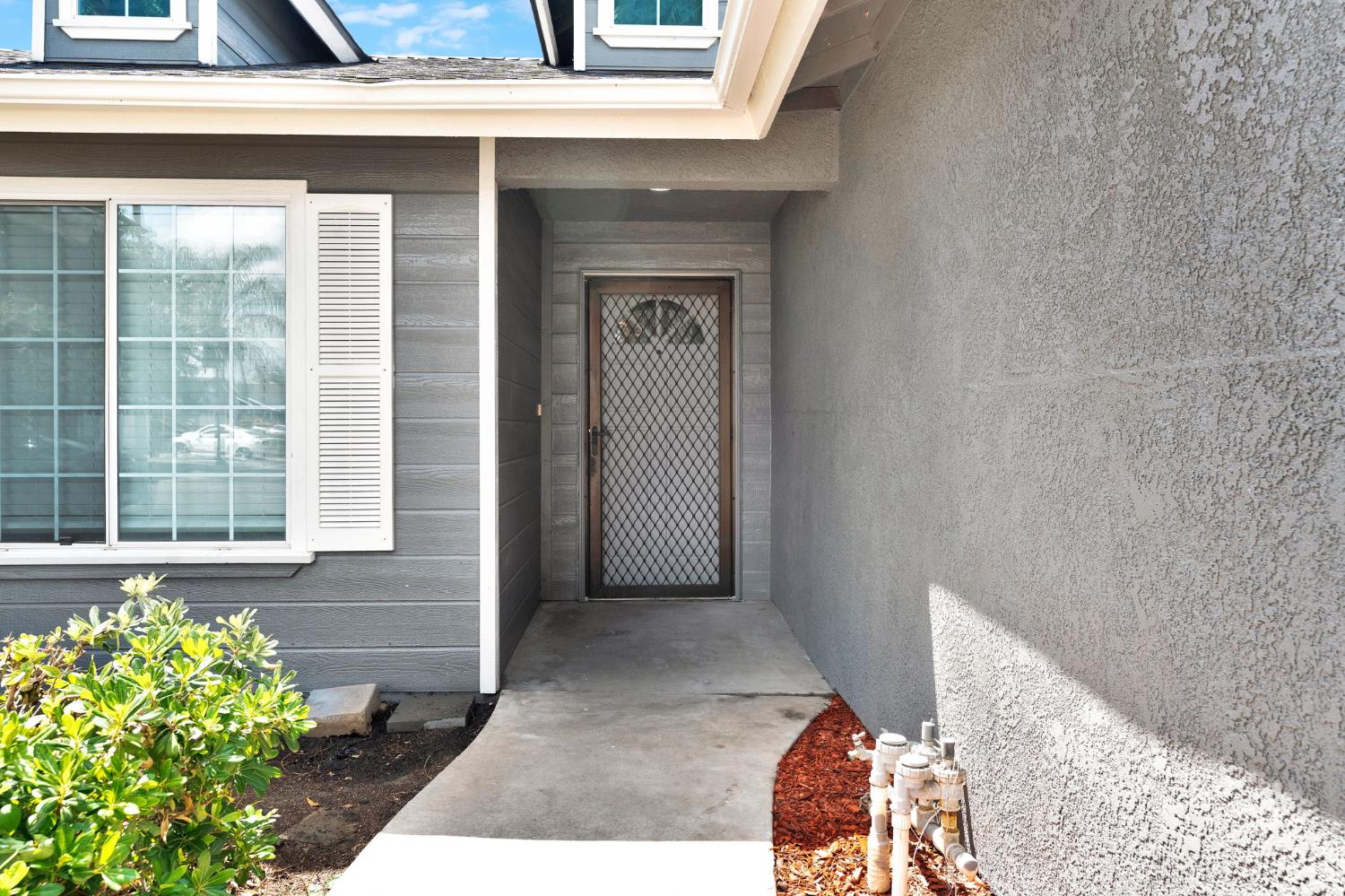 2323 N Milburn Ave, Fresno, CA 93722