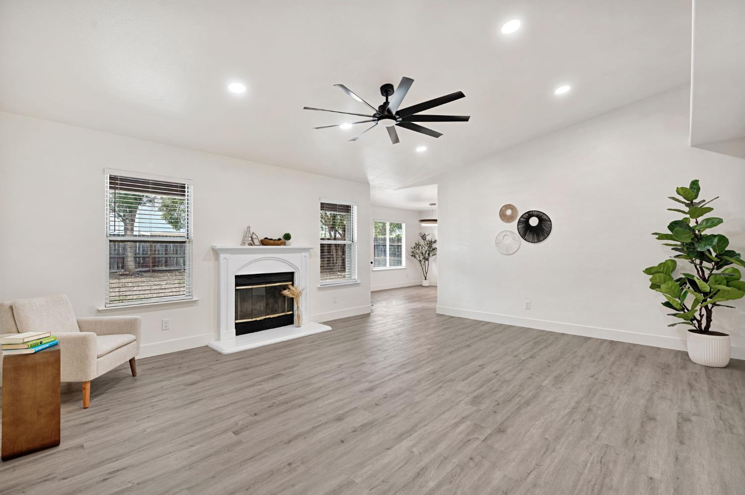 2323 N Milburn Ave, Fresno, CA 93722