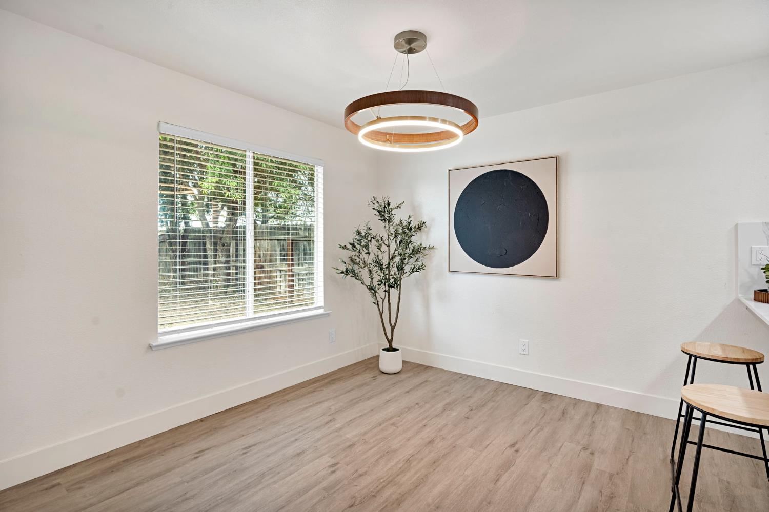 2323 N Milburn Ave, Fresno, CA 93722
