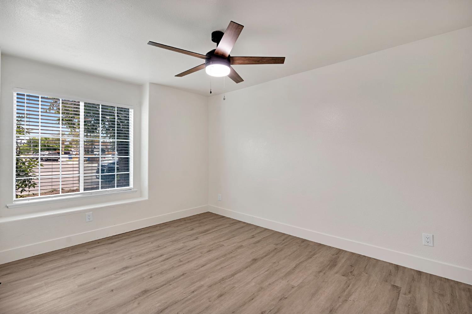 2323 N Milburn Ave, Fresno, CA 93722