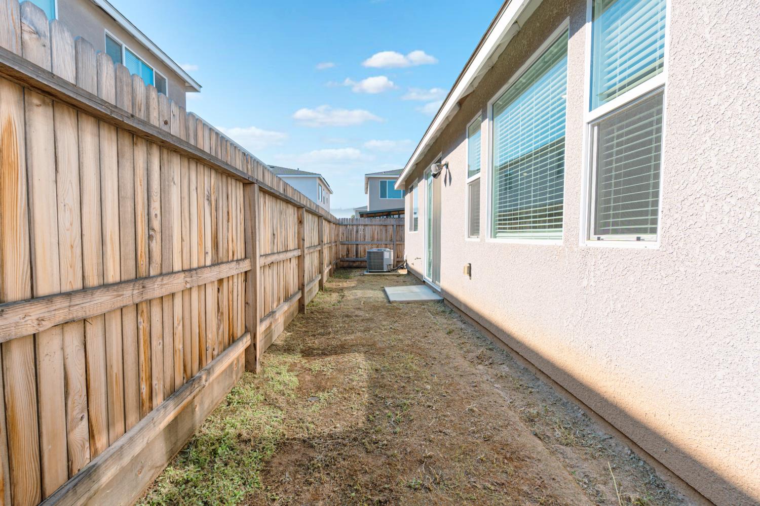 2758 N Applegate Ave, Fresno, CA 93737