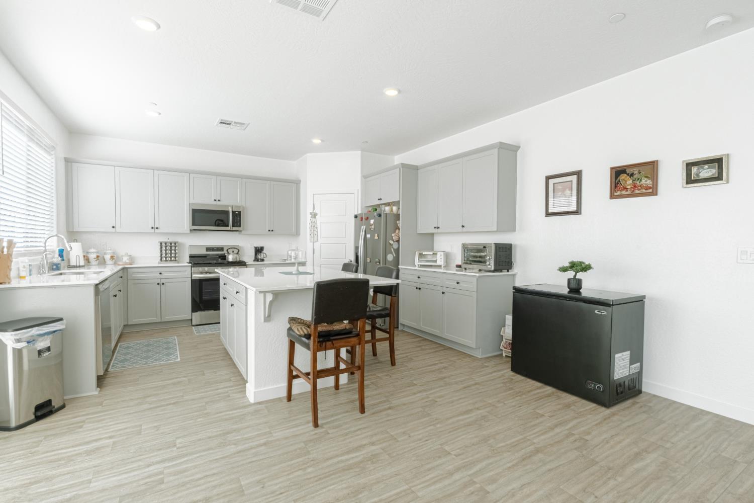 2758 N Applegate Ave, Fresno, CA 93737