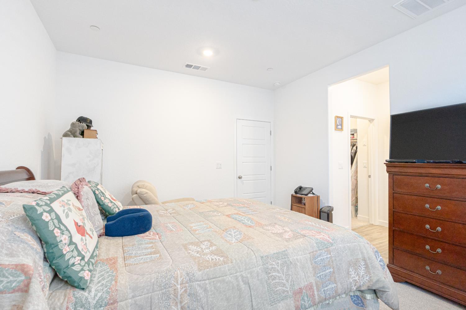 2758 N Applegate Ave, Fresno, CA 93737