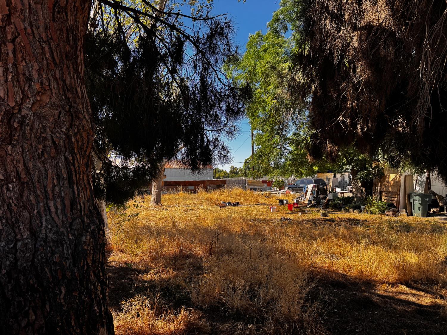 2012 E Clay Ave, Fresno, CA 93701