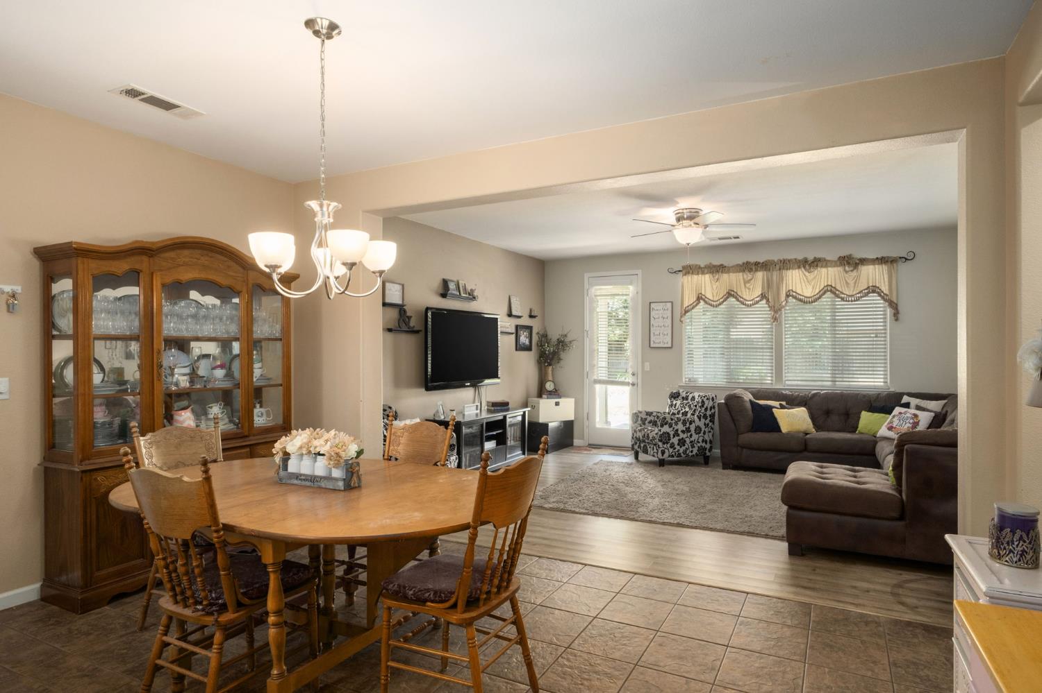 454 E Sierra Ave, Reedley, CA 93654