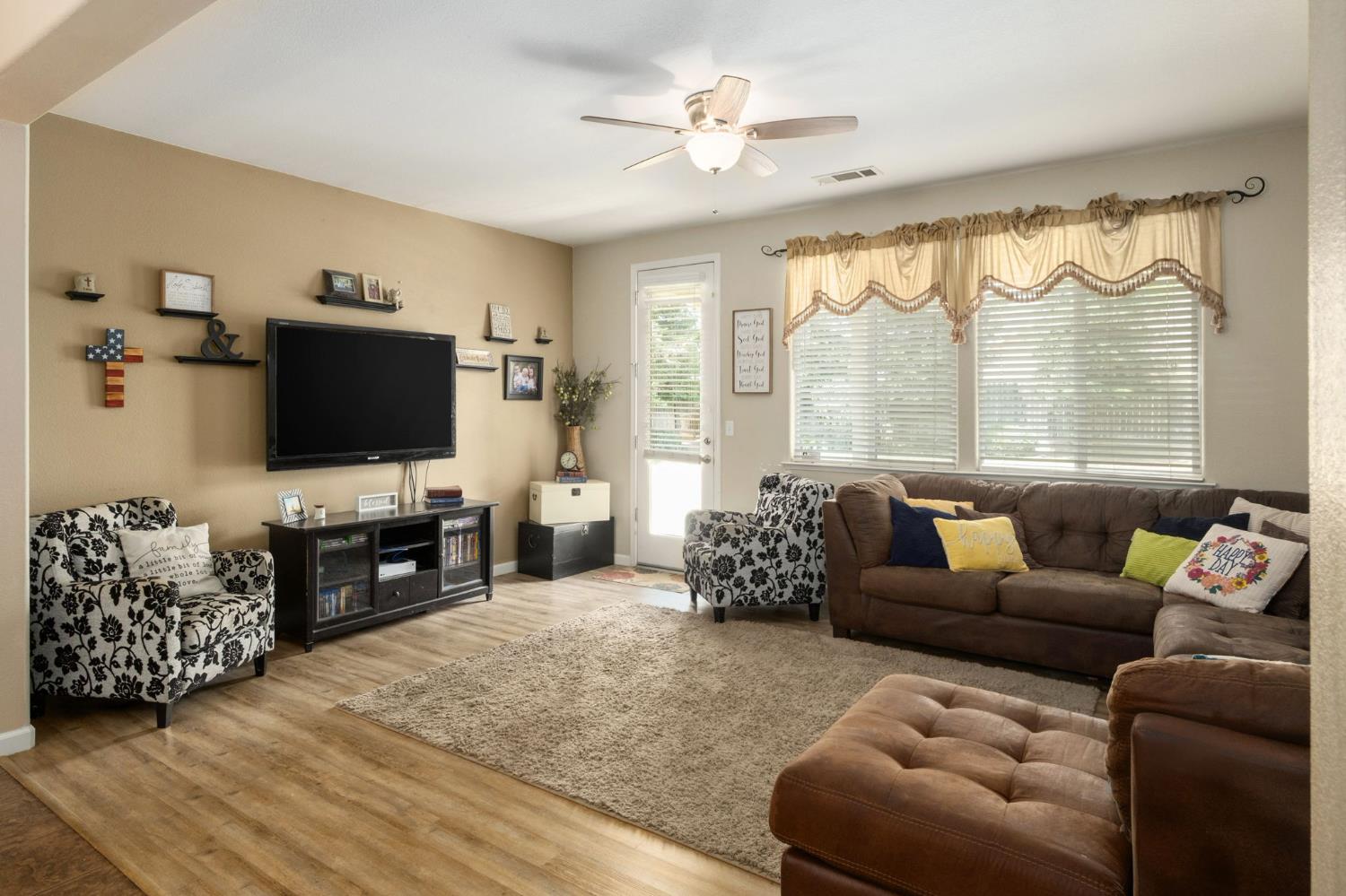 454 E Sierra Ave, Reedley, CA 93654