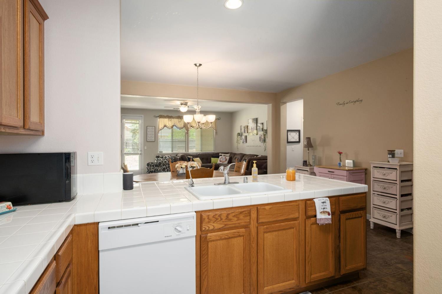 454 E Sierra Ave, Reedley, CA 93654