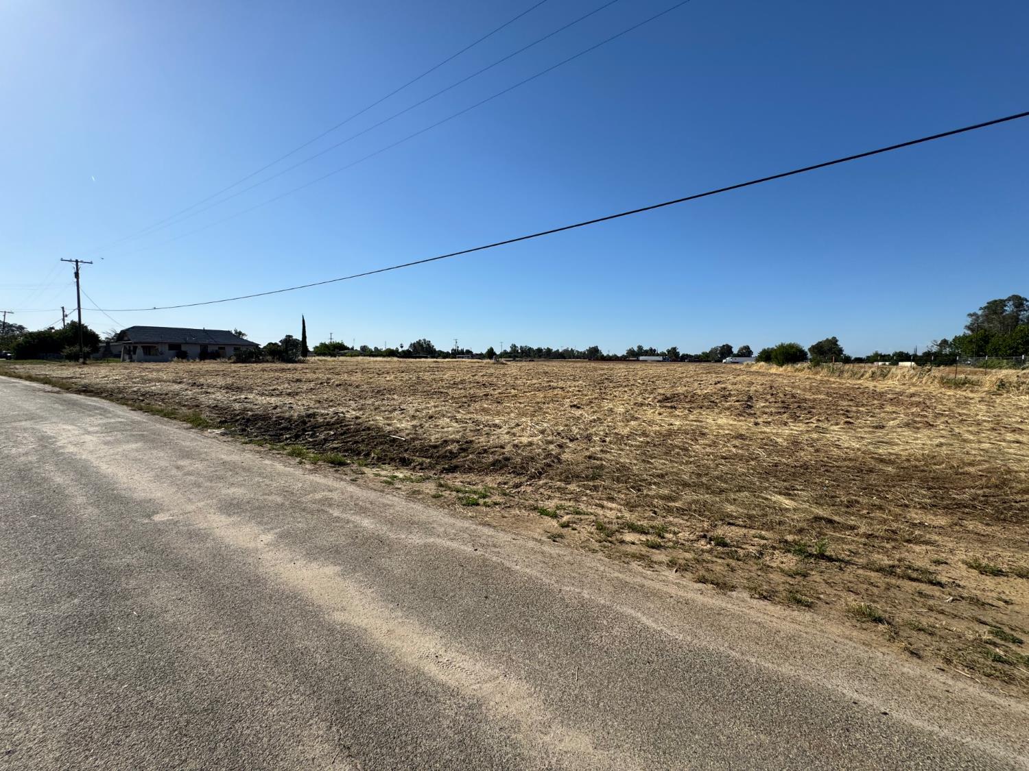 25853 W Clark St, Madera, CA 93638