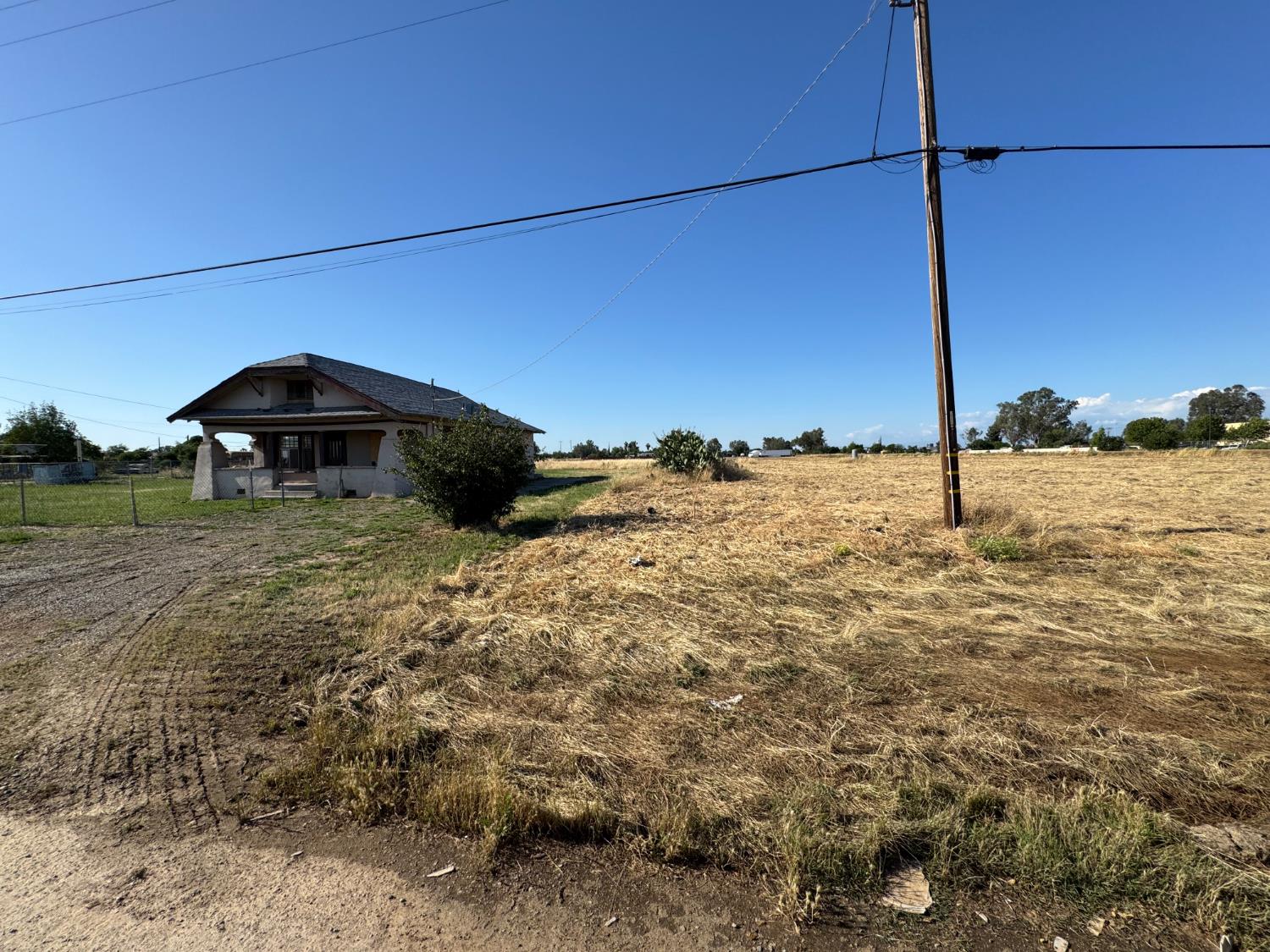 25853 W Clark St, Madera, CA 93638