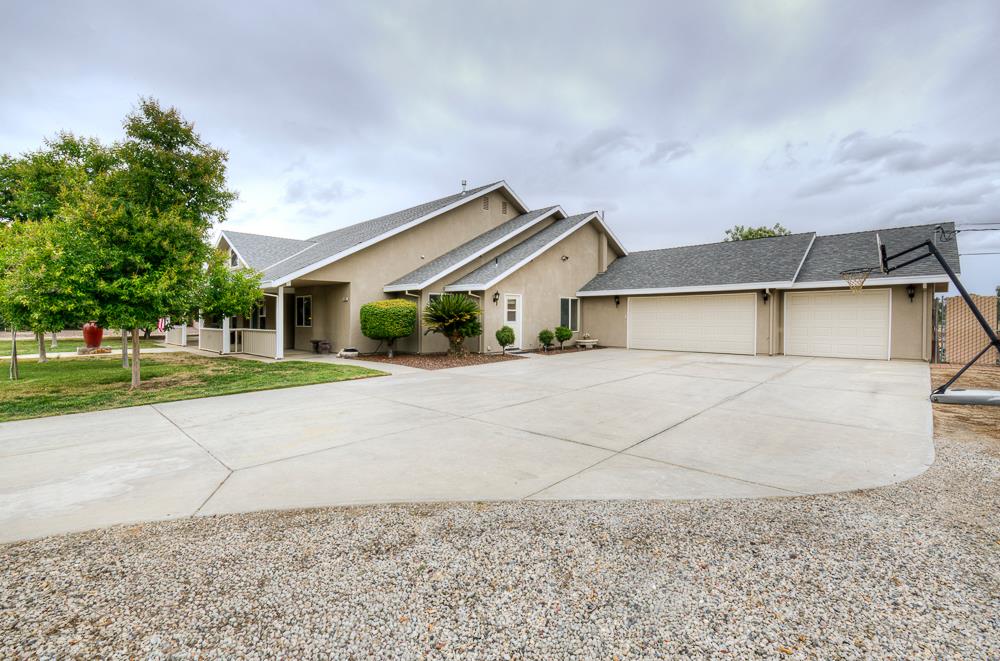 17465 Monreal Rd, Madera, CA 93636