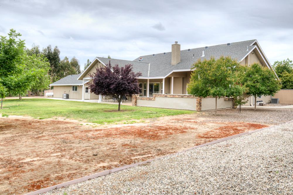 17465 Monreal Rd, Madera, CA 93636