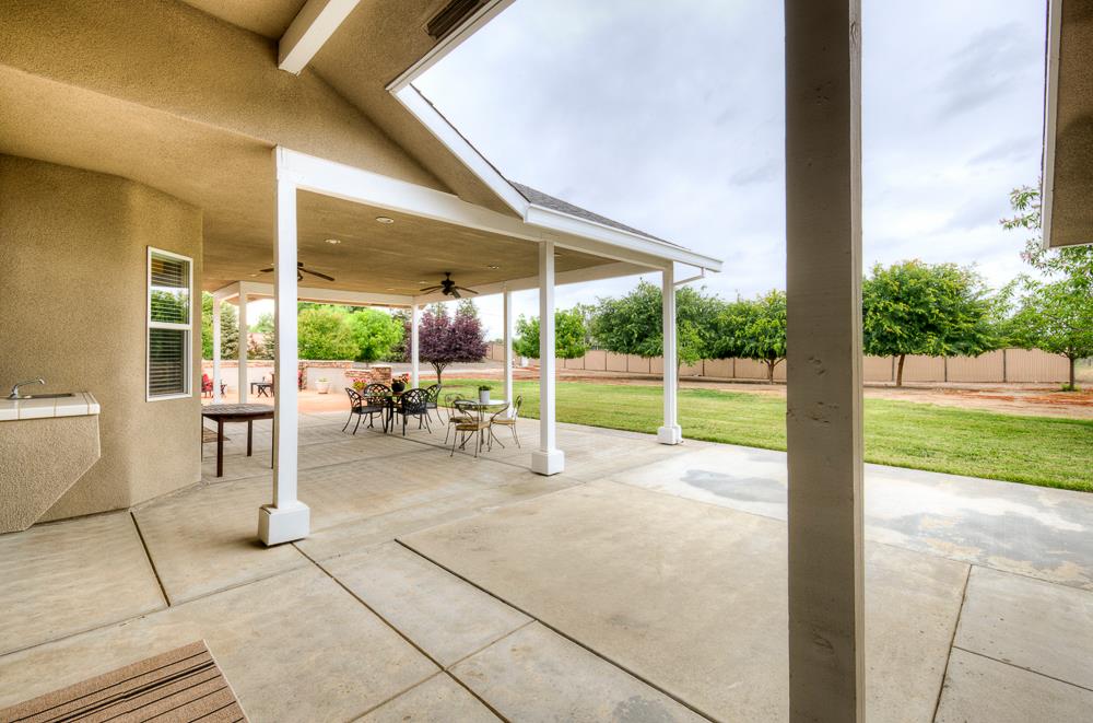 17465 Monreal Rd, Madera, CA 93636