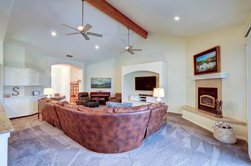 17465 Monreal Rd, Madera, CA 93636