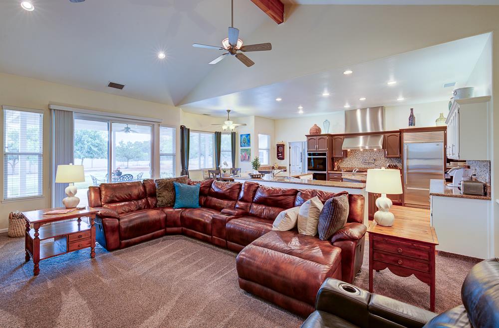 17465 Monreal Rd, Madera, CA 93636