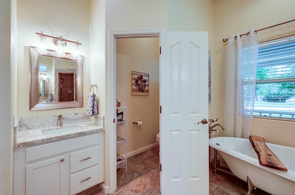 17465 Monreal Rd, Madera, CA 93636