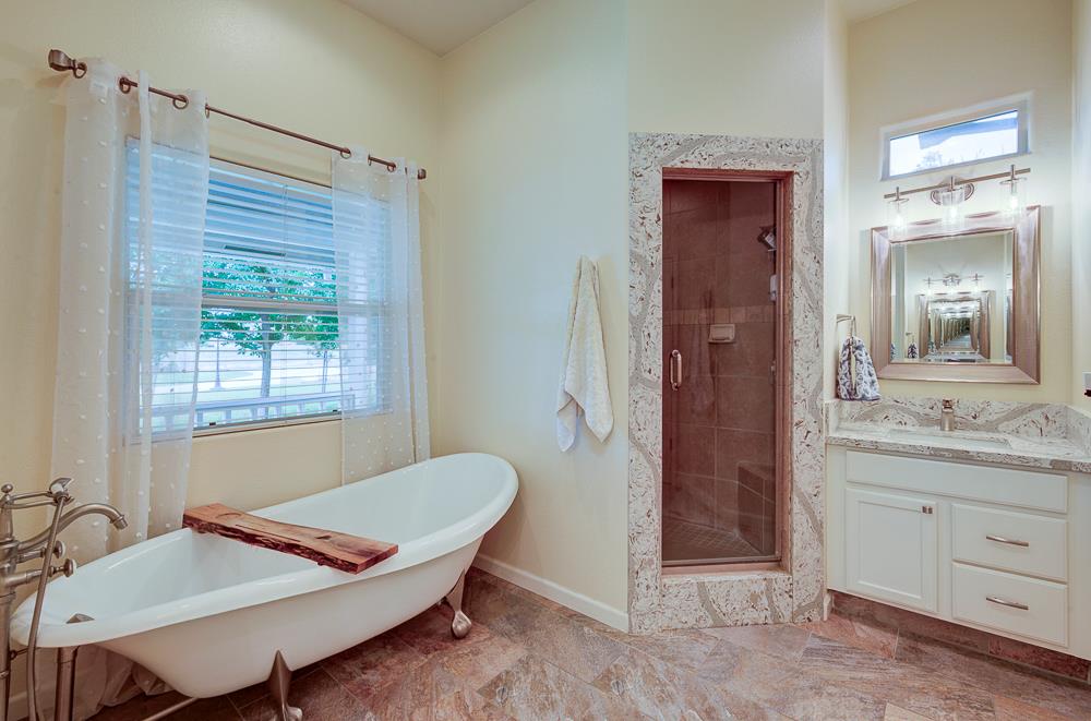 17465 Monreal Rd, Madera, CA 93636