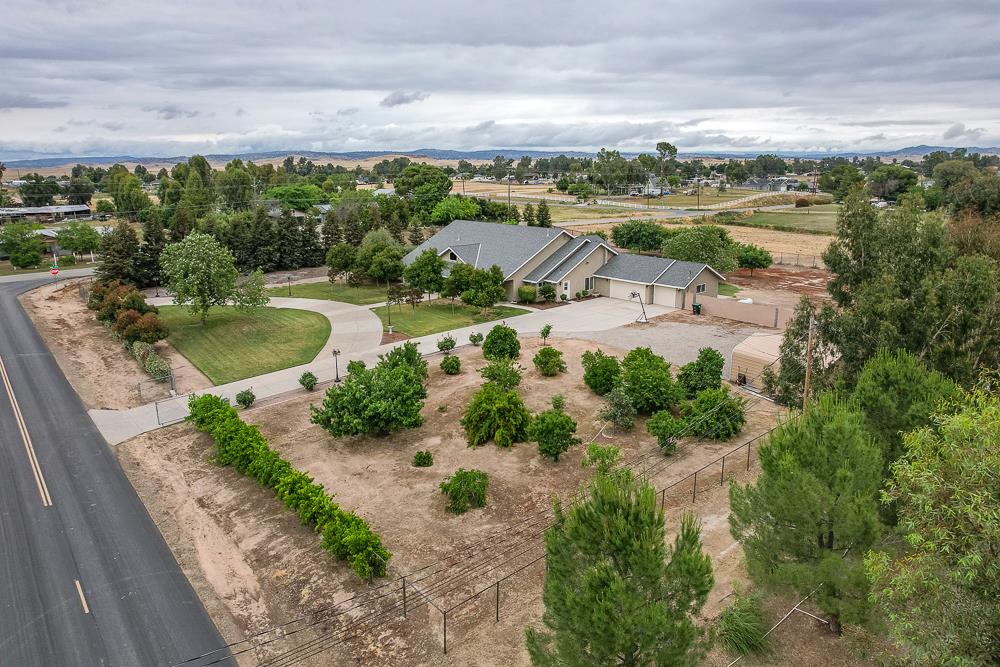 17465 Monreal Rd, Madera, CA 93636