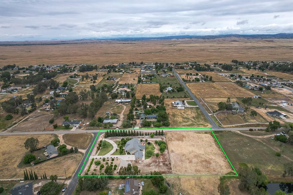 17465 Monreal Rd, Madera, CA 93636