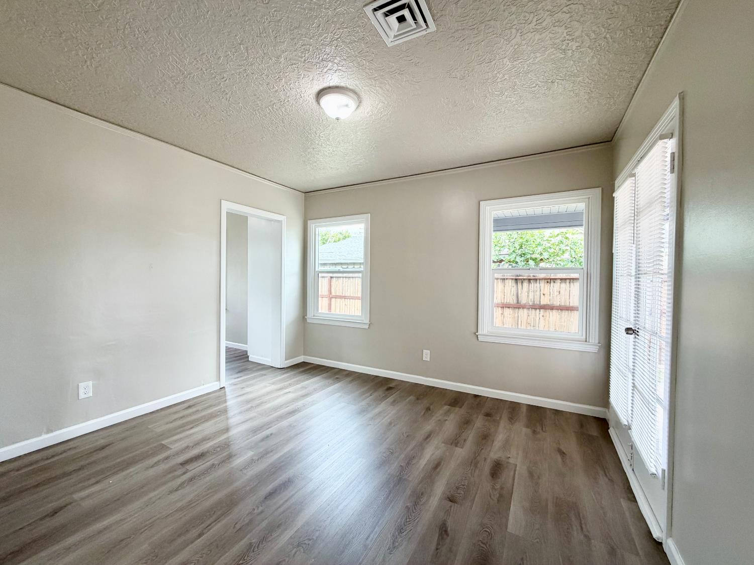 910 Robertson Blvd, Chowchilla, CA 93610
