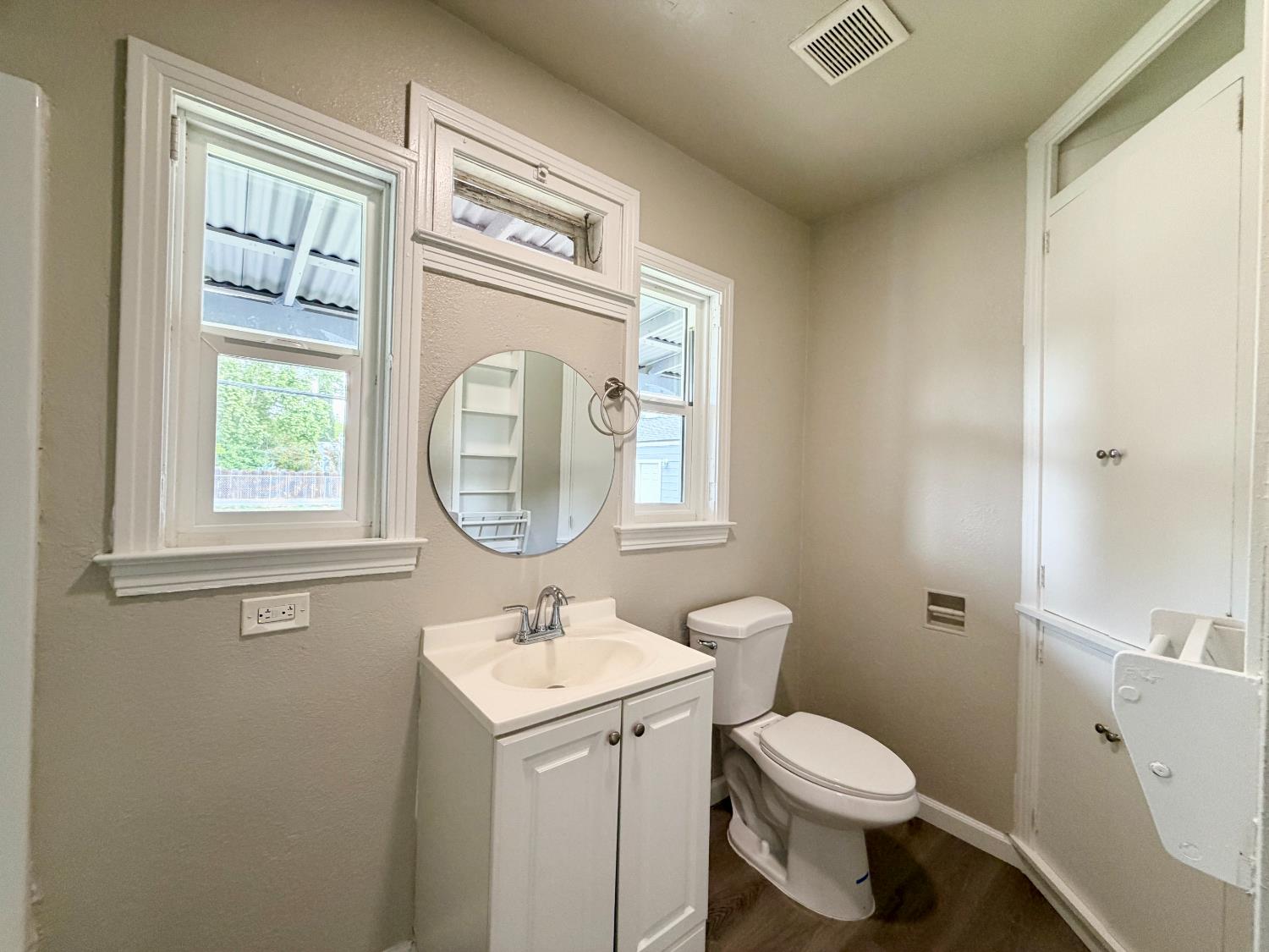 910 Robertson Blvd, Chowchilla, CA 93610