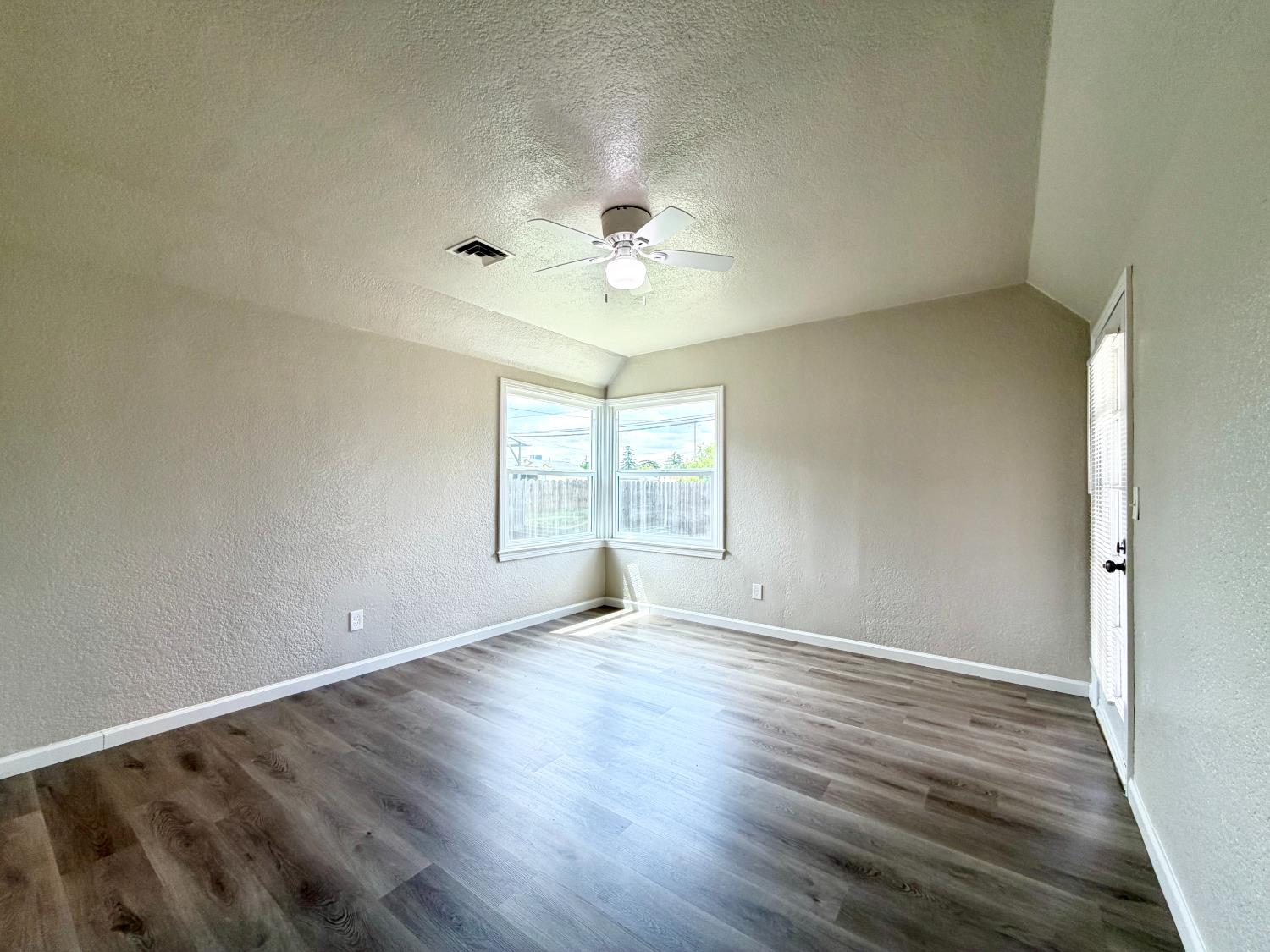 910 Robertson Blvd, Chowchilla, CA 93610