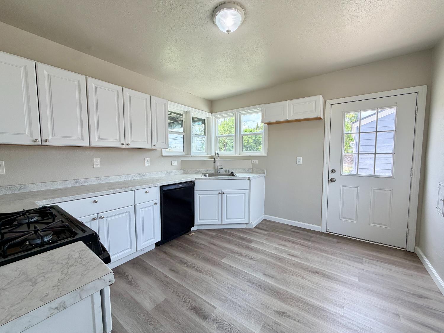 910 Robertson Blvd, Chowchilla, CA 93610