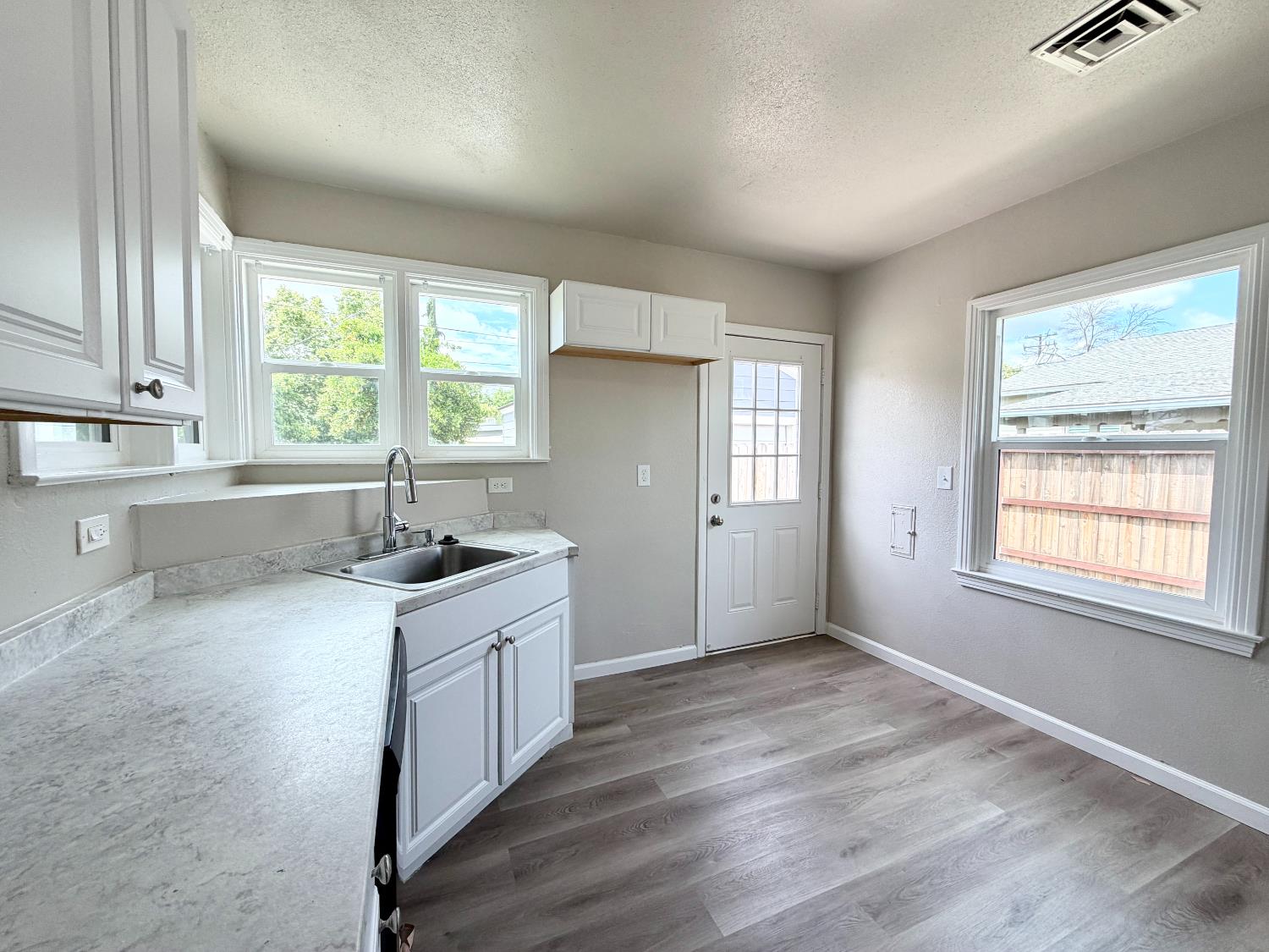 910 Robertson Blvd, Chowchilla, CA 93610