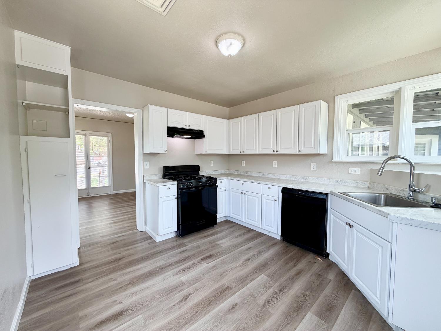 910 Robertson Blvd, Chowchilla, CA 93610
