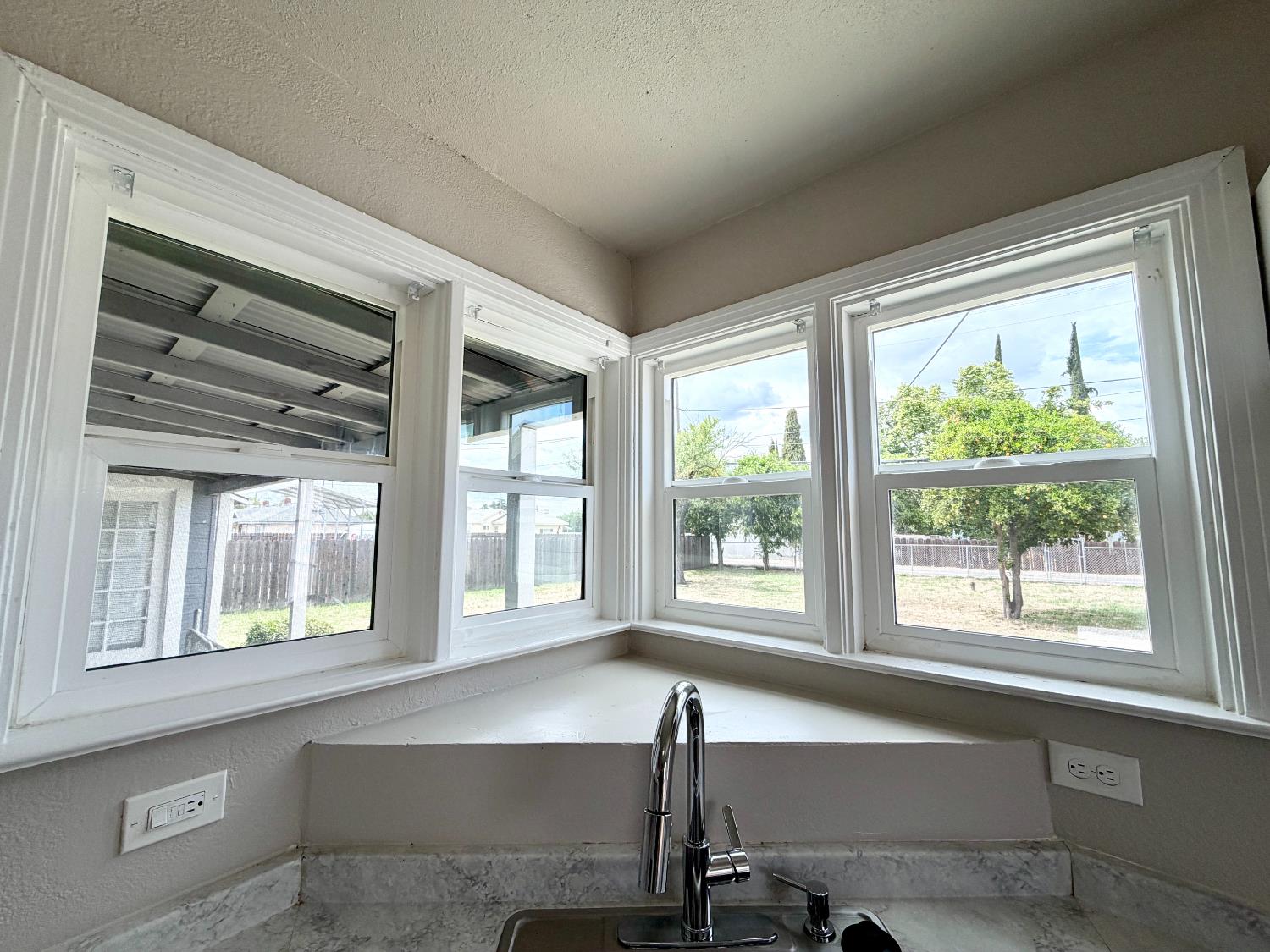 910 Robertson Blvd, Chowchilla, CA 93610