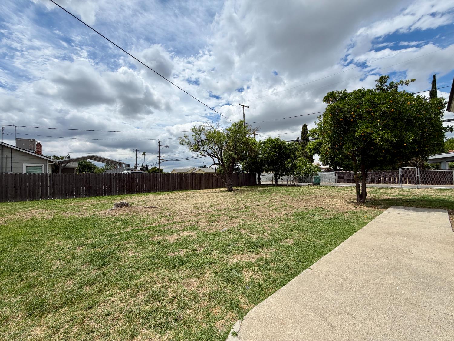 910 Robertson Blvd, Chowchilla, CA 93610